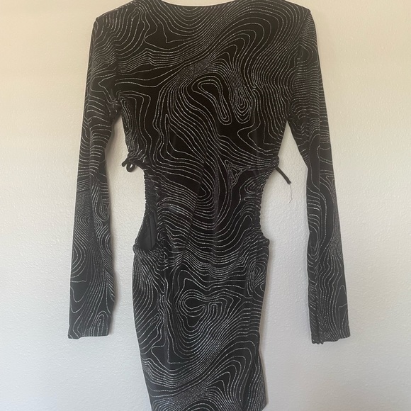 Worn once for photos with tags black and silver long sleeve dress - Picture 2 of 5
